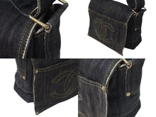 Load image into Gallery viewer, CHANEL シャネル ショルダーバッグ スパークリングデニム ココマーク ネイビー A31987 ゴールド金具 美品 中古 4b000754