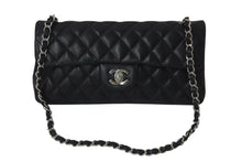 Load image into Gallery viewer, CHANEL シャネル イーストウエスト チェーンショルダーバッグ 10番台 2006年 ラムスキン ブラック シルバー金具 美品 中古 4b000759