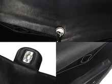 Load image into Gallery viewer, CHANEL シャネル イーストウエスト チェーンショルダーバッグ 10番台 2006年 ラムスキン ブラック シルバー金具 美品 中古 4b000759