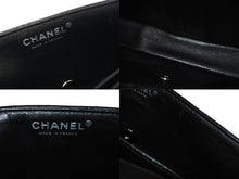 Load image into Gallery viewer, CHANEL シャネル イーストウエスト チェーンショルダーバッグ 10番台 2006年 ラムスキン ブラック シルバー金具 美品 中古 4b000759