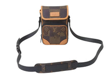 Load image into Gallery viewer, 極美品 LOUIS VUITTON ルイヴィトン アマゾン メッセンジャーショルダーバッグ N40357 ダミエジャイアント NIGO LVスクエアード 中古 4b000769