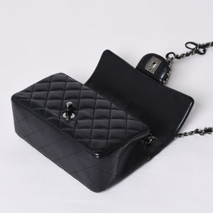 極美品 CHANEL シャネル ミニマトラッセ19 Sフラップ Sチェーンショルダーバッグ 26番台 ラムスキン ココマーク シルバー金具 中古 4a000780