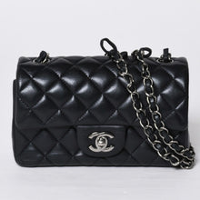 画像をギャラリービューアに読み込む, 極美品 CHANEL シャネル ミニマトラッセ19 Sフラップ Sチェーンショルダーバッグ 26番台 ラムスキン ココマーク シルバー金具 中古 4a000780