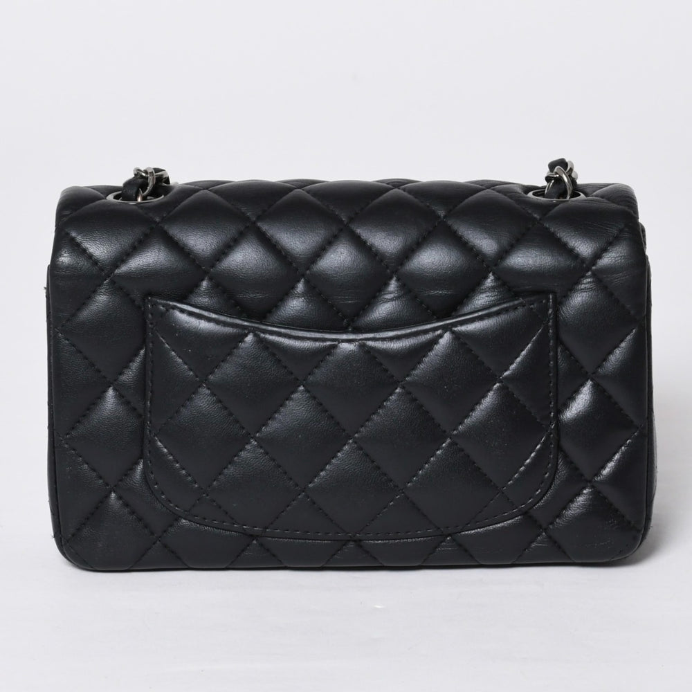 極美品 CHANEL シャネル ミニマトラッセ19 Sフラップ Sチェーンショルダーバッグ 26番台 ラムスキン ココマーク シルバー金具 中古 4a000780