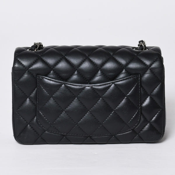 極美品 CHANEL シャネル ミニマトラッセ19 Sフラップ Sチェーンショルダーバッグ 26番台 ラムスキン ココマーク シルバー金具 中古 4a000780