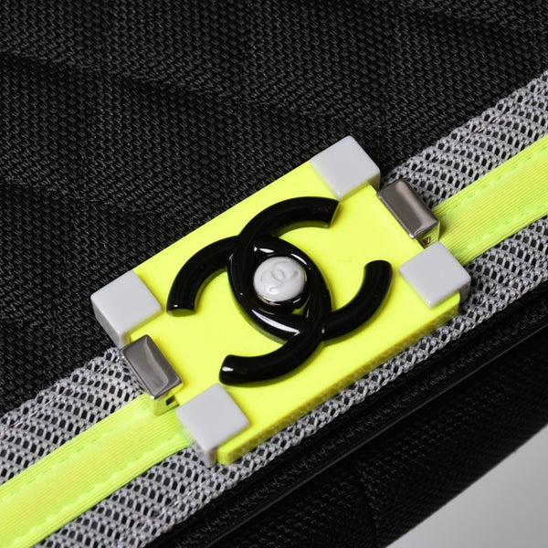 新品同様 CHANEL シャネル マトラッセ ボーイシャネル チェーンウォレットショルダーバッグ 22番台 ファブリックメッシュ 中古 4a000618