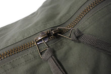 Load image into Gallery viewer, フランスタイプ パラシュートバッグ ミリタリーバッグ ハンドバッグ コットン カーキ ホワイト レッド 美品 中古 4b000805