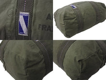 Load image into Gallery viewer, フランスタイプ パラシュートバッグ ミリタリーバッグ ハンドバッグ コットン カーキ ホワイト レッド 美品 中古 4b000805