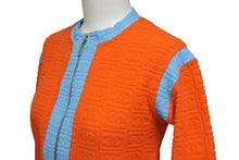 Load image into Gallery viewer, 極美品 CHANEL シャネル スポーツライン カーディガン ココマーク 02S P19454V11234 オレンジ ブルー ポリアミド サイズ36 中古 4b000855