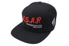 Load image into Gallery viewer, 極美品 AWGE COMPLEXCON AWGE コンプレックスコン AWGE TRUCKER HAT ブラック レッド アクリル ウール 中古 4b000918