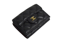 Load image into Gallery viewer, 極美品 CHANEL シャネル クラシック スモール フラップ ウォレット マトラッセ IC キャビアスキン グリーン ゴールド金具 中古 4b000931