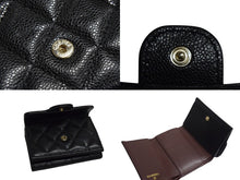 Load image into Gallery viewer, 極美品 CHANEL シャネル クラシック スモール フラップ ウォレット マトラッセ IC キャビアスキン グリーン ゴールド金具 中古 4b000931