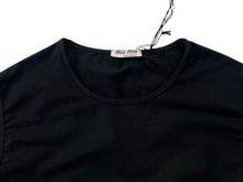 Load image into Gallery viewer, MIUMIU ミュウミュウ クロップド トップス タンクトップ ノースリーブ MJT638 サイズXS ボーダー ロゴ ブラック 美品 中古 4b000941