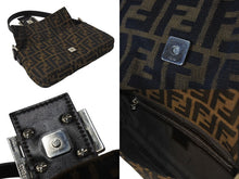画像をギャラリービューアに読み込む, FENDI フェンディ マンマバケット ワンショルダーバッグ 26424 ズッカ柄 ブラウン シルバー金具 美品 中古 4b000999