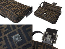 画像をギャラリービューアに読み込む, FENDI フェンディ マンマバケット ワンショルダーバッグ 26424 ズッカ柄 ブラウン シルバー金具 美品 中古 4b001007