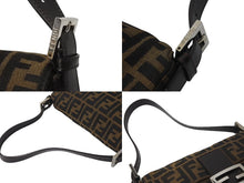 画像をギャラリービューアに読み込む, FENDI フェンディ マンマバケット ワンショルダーバッグ 26424 ズッカ柄 ブラウン シルバー金具 美品 中古 4b001023