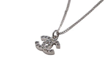 Load image into Gallery viewer, 極美品 CHANEL シャネル クリアライトストーンココマークネックレス 06V刻印 重量約4.5 シルバー メタル ラインストーン 中古 4b001032
