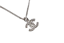 Load image into Gallery viewer, 極美品 CHANEL シャネル クリアライトストーンココマークネックレス 06V刻印 重量約4.5 シルバー メタル ラインストーン 中古 4b001032