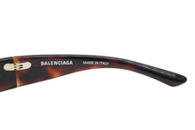 Load image into Gallery viewer, 極美品 BALENCIAGA バレンシアガ カチューシャ BBロゴ ヘアアクセサリー ブラウン プラスチック 804337 中古 4b011796
