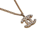Load image into Gallery viewer, 極美品 CHANEL シャネル ココマークネックレス 03A刻印 重量5.2g ゴールド メタル ラインストーン 中古 4b001053
