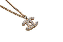 Load image into Gallery viewer, 極美品 CHANEL シャネル ココマークネックレス 03A刻印 重量5.2g ゴールド メタル ラインストーン 中古 4b001053