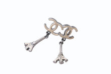 Load image into Gallery viewer, 極美品 CHANEL シャネル エッフェル塔ココマークピアス 06C刻印 重量約4.5 ホワイト シルバー メタル 中古 4b001061