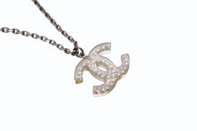 Load image into Gallery viewer, 極美品 CHANEL シャネル クリアラインストーンココマークネックレス 05P刻印 重量約8.7g メタル レジン シルバー 中古 4b001063