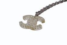 Load image into Gallery viewer, 極美品 CHANEL シャネル クリアラインストーンココマークネックレス 05P刻印 重量約8.7g メタル レジン シルバー 中古 4b001063