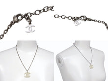 Load image into Gallery viewer, 極美品 CHANEL シャネル クリアラインストーンココマークネックレス 05P刻印 重量約8.7g メタル レジン シルバー 中古 4b001063