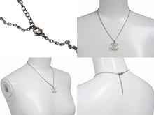Load image into Gallery viewer, 極美品 CHANEL シャネル クリアライトストーンココマークネックレス 06V刻印 重量約4.5 シルバー メタル ラインストーン 中古 4b001066