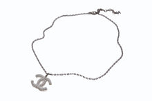 Load image into Gallery viewer, 極美品 CHANEL シャネル クリアライトストーンココマークネックレス 06V刻印 重量約4.5 シルバー メタル ラインストーン 中古 4b001066