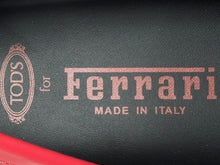 Load image into Gallery viewer, 極美品 TOD'S × FERRARI トッズ × フェラーリ ゴンミーニ XRM0LR0EG50PZ60XBF ドライビングシューズ レザー ローファー サイズ6 赤 中古 4b010726