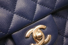 画像をギャラリービューアに読み込む, 極美品 CHANEL シャネル ミニマトラッセ16 Sフラップ Sチェーンショルダーバッグ 24番台 ココマーク キャビアスキン ゴールド金具 中古 4b010761