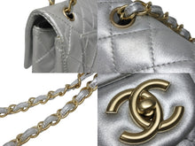 画像をギャラリービューアに読み込む, CHANEL シャネル デカマトラッセ32 Sフラップ Wチェーンショルダーバッグ 12番台 ココマーク ラムスキン シルバー ゴールド金具 美品 中古 4b010853