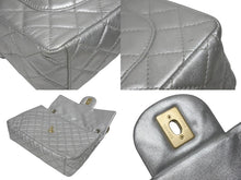 画像をギャラリービューアに読み込む, CHANEL シャネル デカマトラッセ32 Sフラップ Wチェーンショルダーバッグ 12番台 ココマーク ラムスキン シルバー ゴールド金具 美品 中古 4b010853