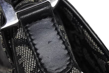 Load image into Gallery viewer, Christian Dior クリスチャンディオール ガリアーノ期 トロッター サドルバッグ ブラック シルバー金具 ロゴ 美品 中古 4b010955