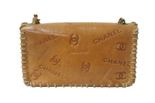 Load image into Gallery viewer, CHANEL シャネル ベースボールステッチ チェーンショルダーバッグ ココマーク エンボス加工 レザー ゴールド金具 ブラウン 美品 中古 4b001110