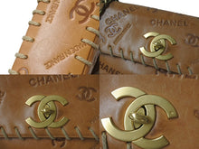Load image into Gallery viewer, CHANEL シャネル ベースボールステッチ チェーンショルダーバッグ ココマーク エンボス加工 レザー ゴールド金具 ブラウン 美品 中古 4b001110