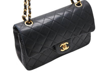 Load image into Gallery viewer, CHANEL シャネル マトラッセ23 Wフラップ Wチェーンショルダーバッグ 1番台 ラムスキン ココマーク ブラック 美品 中古 4b011125
