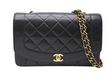 Load image into Gallery viewer, CHANEL シャネル ダイアナ25 マトラッセチェーンショルダーバッグ ココマーク 3番台 ラムスキン ブラウン ゴールド 美品 中古 4b011126