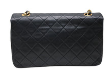 Load image into Gallery viewer, CHANEL シャネル マトラッセ 23cm フルフラップ ターンロック 1番台 ショルダーバッグ ラムスキン ブラック 美品 中古 4b011127