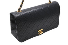 Load image into Gallery viewer, CHANEL シャネル マトラッセ 23cm フルフラップ ターンロック 1番台 ショルダーバッグ ラムスキン ブラック 美品 中古 4b011127