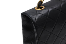 Load image into Gallery viewer, CHANEL シャネル マトラッセ 23cm フルフラップ ターンロック 1番台 ショルダーバッグ ラムスキン ブラック 美品 中古 4b011127