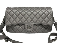Load image into Gallery viewer, CHANEL シャネル デカマトラッセ シングルフラップ シルバー 22番台 キャビアスキン シルバー金具 美品 中古 4b011129