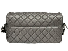 Load image into Gallery viewer, CHANEL シャネル デカマトラッセ シングルフラップ シルバー 22番台 キャビアスキン シルバー金具 美品 中古 4b011129