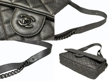 Load image into Gallery viewer, CHANEL シャネル デカマトラッセ シングルフラップ シルバー 22番台 キャビアスキン シルバー金具 美品 中古 4b011129
