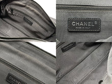 Load image into Gallery viewer, CHANEL シャネル デカマトラッセ シングルフラップ シルバー 22番台 キャビアスキン シルバー金具 美品 中古 4b011129