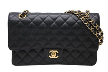 Load image into Gallery viewer, 極美品 CHANEL シャネル マトラッセ25 Wフラップ Wチェーンショルダーバッグ ブラック 22番台 キャビアスキン ココマーク ゴールド金具 中古 4b011131