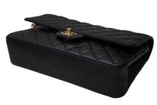 Load image into Gallery viewer, 極美品 CHANEL シャネル マトラッセ25 Wフラップ Wチェーンショルダーバッグ ブラック 22番台 キャビアスキン ココマーク ゴールド金具 中古 4b011131