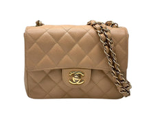 Load image into Gallery viewer, 極美品 CHANEL シャネル ミニマトラッセ ベージュ キャビアスキン 8番台 ラムスキン ショルダーバッグ 中古 4b011132